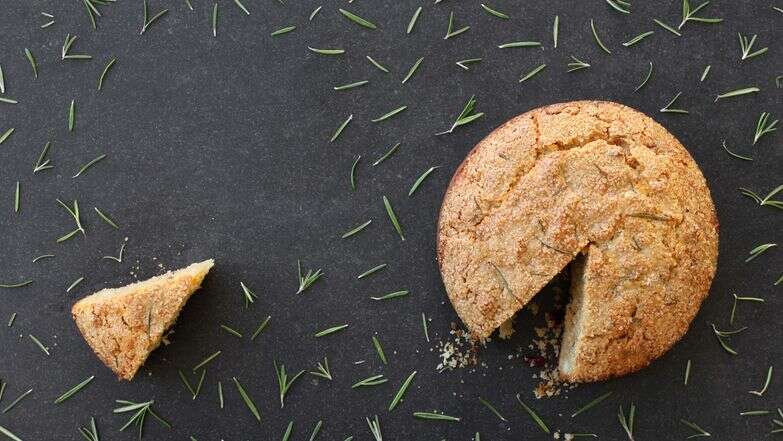 עוגת רוזמרין ושמן זית | אפרת ליכטנשטט עוגת רוזמרין ושמן זית | אפרת ליכטנשטט