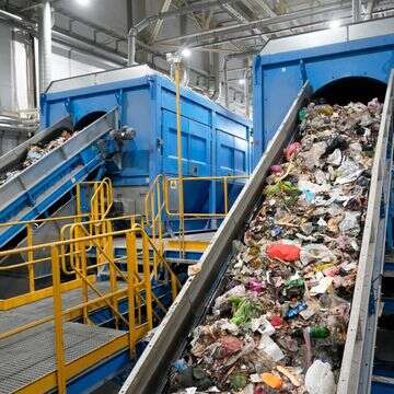 מרכז להפרדת פסולת | צילום: שאטרסטוק