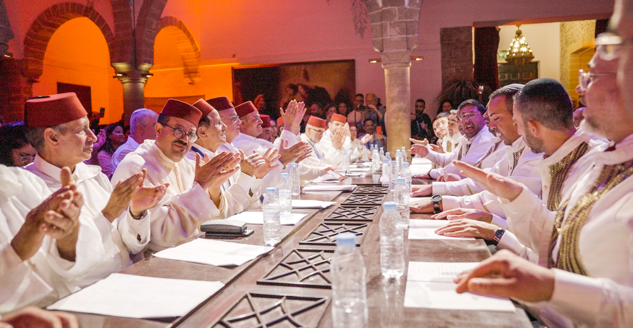 זמרים מוסלמים ופייטנים מהתזמורת האנדלוסית מופיעים יחד במסגרת פסטיבל אסווידא במרוקו | יח״צ פסטיבל אסווירא
