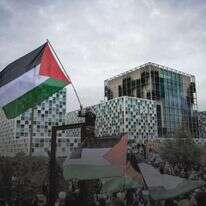 הפגנה פרו־פלסטינית מול בית הדין הבינלאומי בהאג. | EPA