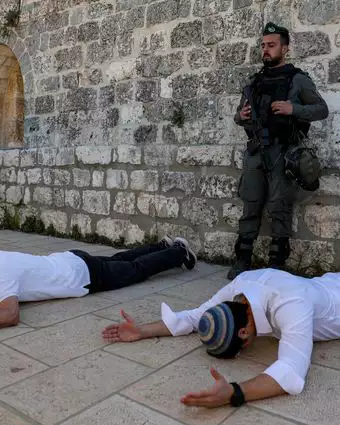 מתפללים יהודים בהר הבית בפסח האחרון | נעמה שטרן