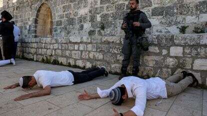 מתפללים יהודים בהר הבית בפסח האחרון | נעמה שטרן