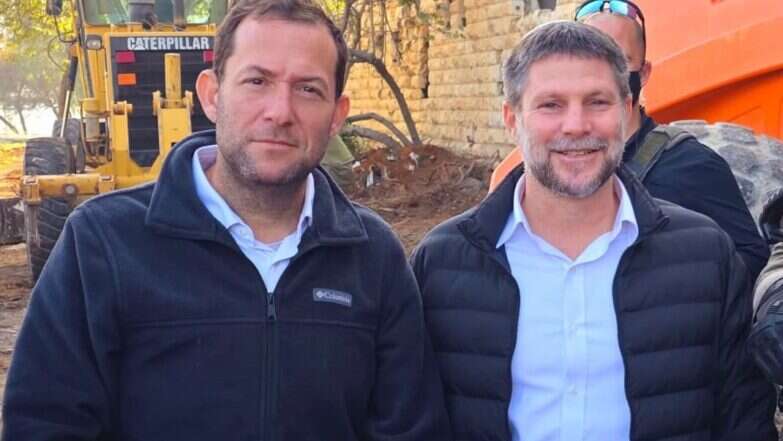 השר בצלאל סמוטריץ' וראש מועצת שומרון יוסי דגן במקום היישוב שא נור | רועי חדי