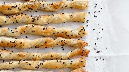 מקלונים מלוחים | אפרת ליכטנשטט מקלונים מלוחים | אפרת ליכטנשטט