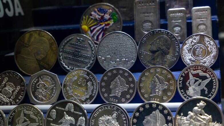 מטבעות כסף בוול סטריט | AFP מטבעות כסף בוול סטריט | AFP