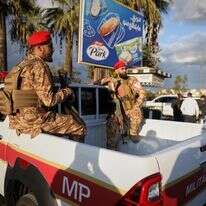 משטרת סוריה מאבטחת את האזור לאחר עימותים בין מפגינים מהמיעוט הדתי העלווי לבין מפגינים סונים | AP Photo/Omar Albam