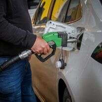 תדלוק רכב | ג'מאל עוואד, פלאש 90 תדלוק רכב | ג'מאל עוואד, פלאש 90