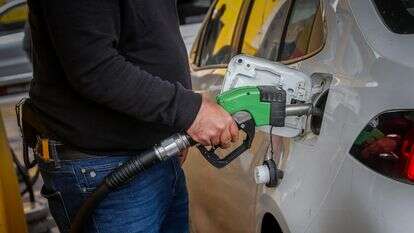 תדלוק רכב | ג'מאל עוואד, פלאש 90