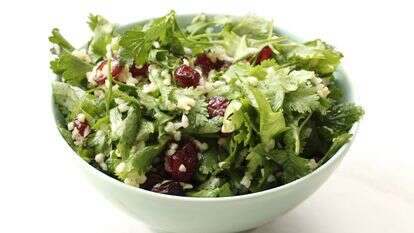 סלט ירוקים שלא דומה לשום דבר שאתם מכירים | אפרת ליכטנשטט