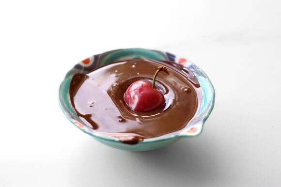 דובדבנים טבולים בשוקולד | אפרת ליכטנשטט דובדבנים טבולים בשוקולד | אפרת ליכטנשטט