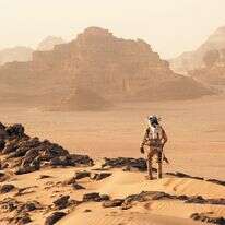 מתוך הסרט "להציל את מארק וואטני", המתאר נחיתה במאדים | באדיבות יס