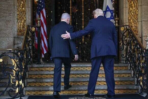 מקבץ תמונות לבביות שהפריך את התחזית. נתניהו וטראמפ במאר־א־לאגו, השבוע | איי.אף.פי