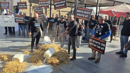 הפגנת הרפתנים נגד חוק החלב החדש | אלי גורן