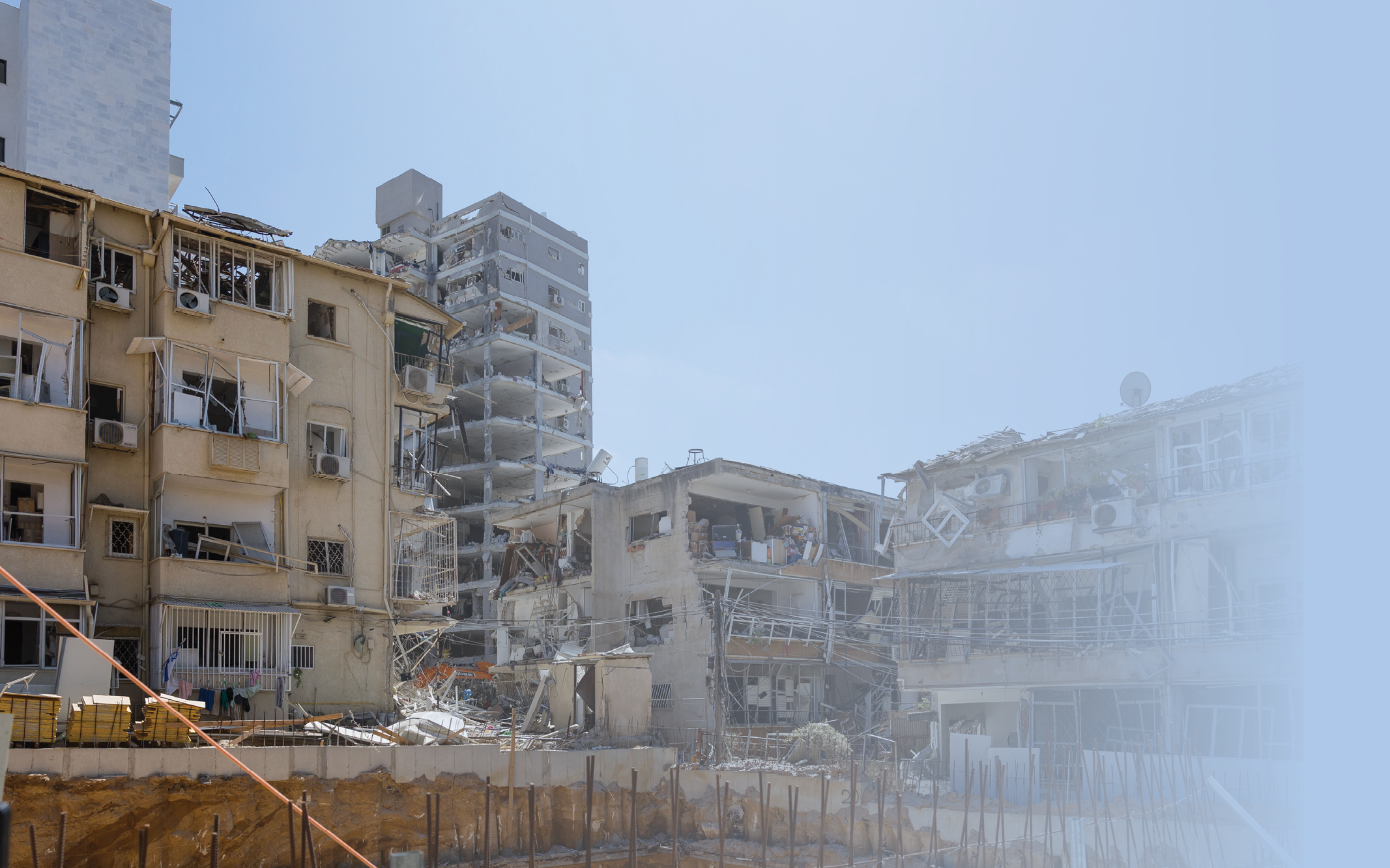 מתוך ההריסות | לירון מולדובן