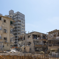 מתוך ההריסות דף הבית | לירון מולדובן מתוך ההריסות דף הבית | לירון מולדובן