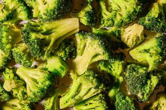 ברוקולי קפוא הוא מוצר בסיסי ונוח לחיסכון בזמן | לורן בולבין/הוושינגטון פוסט; עיצוב אוכל מאת ליסה צ'רקסקי