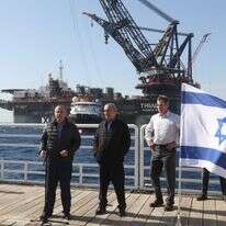 שטייניץ ונתניהו באסדת הגז לווייתן, 2019 | מארק ישראל סלם שטייניץ ונתניהו באסדת הגז לווייתן, 2019 | מארק ישראל סלם