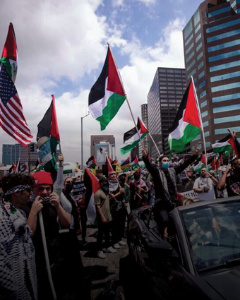 הפגנת תמיכה בפלסטינים ליד הקונסוליה הישראלית בלוס אנג'לס. | EPA