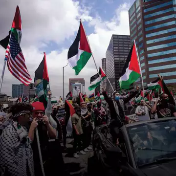 הפגנת תמיכה בפלסטינים ליד הקונסוליה הישראלית בלוס אנג'לס. | EPA