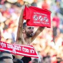 אוהדי הפועל תל אביב במשחק ליגת העל בין הפועל תל אביב למכבי בני ריינה באצטדיון בלומפילד | דני מרון, פלאש 90 אוהדי הפועל תל אביב במשחק ליגת העל בין הפועל תל אביב למכבי בני ריינה באצטדיון בלומפילד | דני מרון, פלאש 90