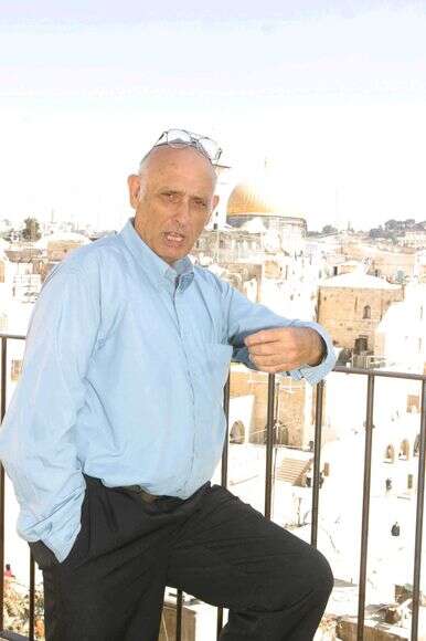 ד"ר הלל ויס מול הר הבית, 2003 | מרים צחי