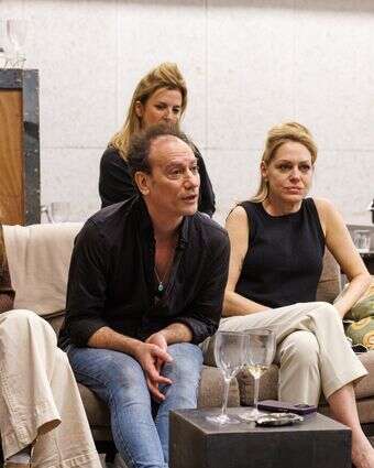 שחקני ההצגה "פעולות פשוטות" בתיאטרון הבימה | גל רוזנמן שחקני ההצגה "פעולות פשוטות" בתיאטרון הבימה | גל רוזנמן