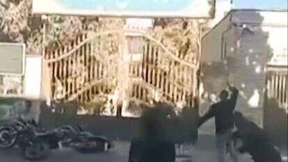 מחאות באיראן שנגרמו עקב חוסר שביעות רצון מהקיפאון הכלכלי במדינה | AFP מחאות באיראן שנגרמו עקב חוסר שביעות רצון מהקיפאון הכלכלי במדינה | AFP