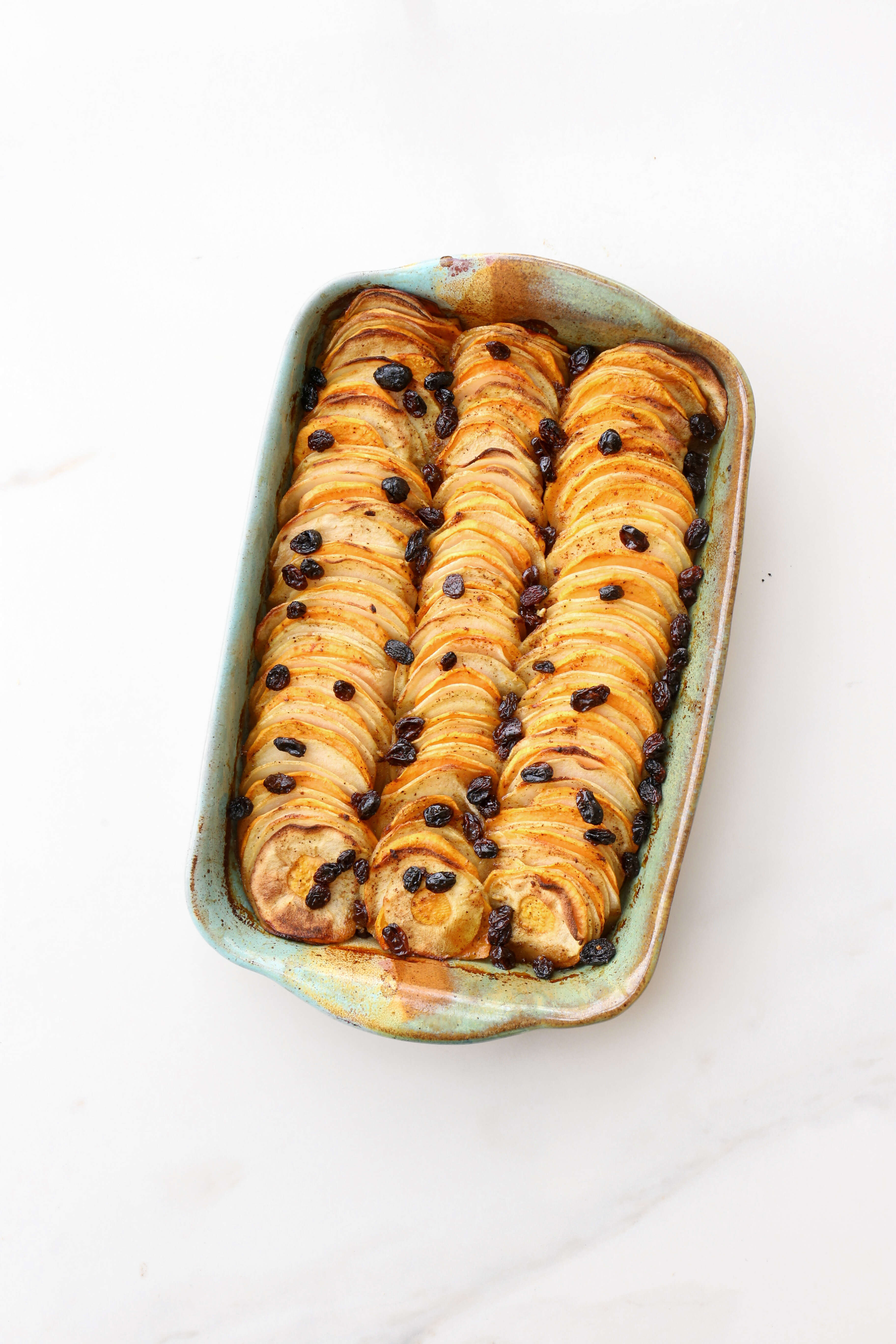 מנה חגיגית וטעימה: בטטות, תפוחי אדמה ותפוחים בתנור – ללא קלוריות מיותרות! | אפרת ליכטנשטט