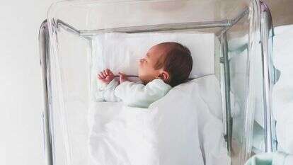 השנה הראשונה עם תינוק מביאה איתה אתגרים וגם הרבה רגעים של התרגשות | שאטרסטוק השנה הראשונה עם תינוק מביאה איתה אתגרים וגם הרבה רגעים של התרגשות | שאטרסטוק