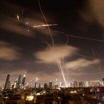 כאשר מנסים לפרש ענייני ציבור במונחים תיאולוגיים, ראוי לנהוג זהירות ולהגדיר את מושגינו. טיל איראני מיורט בשמי תל־אביב, יוני 2025 | איי.אף.פי