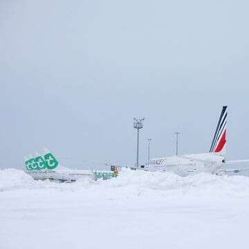 שדה תעופה מושלג בצרפת | AFP