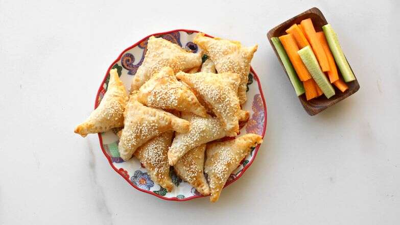 בורקס שלוש גבינות | אפרת ליכטנשטט בורקס שלוש גבינות | אפרת ליכטנשטט