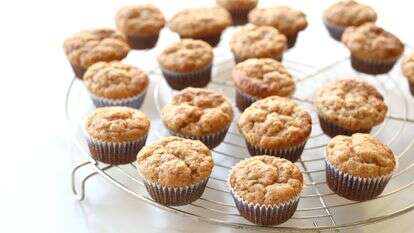 מיני־מאפינס בננה וחמאת בוטנים | אפרת ליכטנשטט