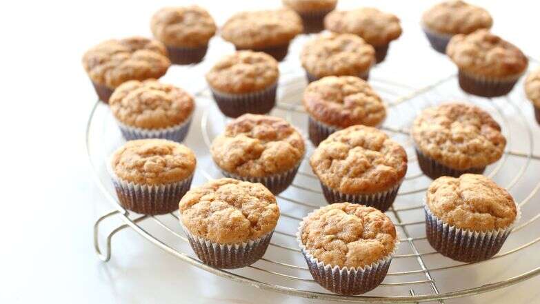מיני־מאפינס בננה וחמאת בוטנים | אפרת ליכטנשטט