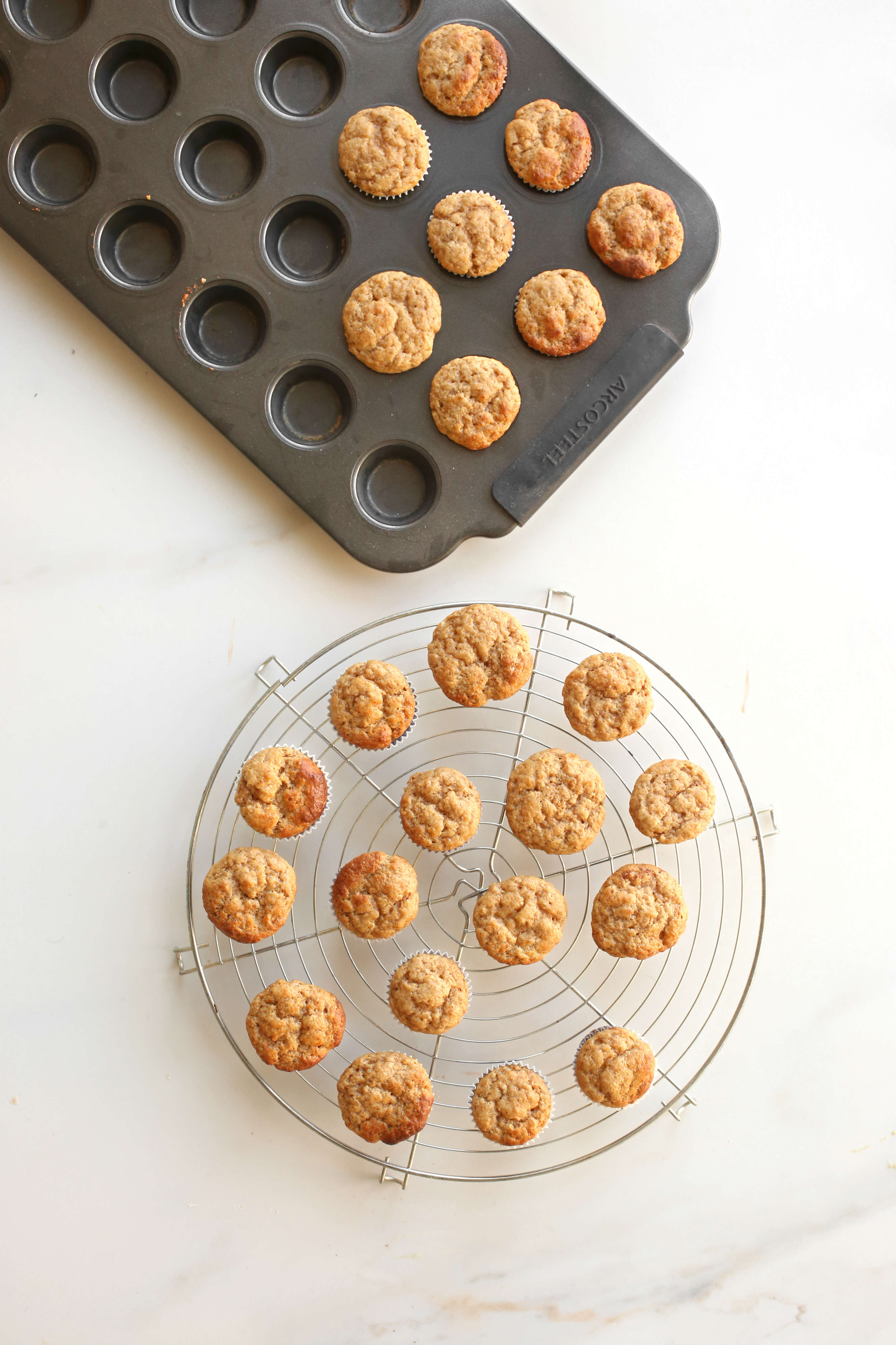 מיני־מאפינס בננה וחמאת בוטנים | אפרת ליכטנשטט