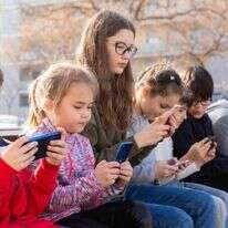 הנתונים המדאיגים אינם משאירים מקום רב לספק: משהו עמוק קרה לדור שלם | שאטרסטוק