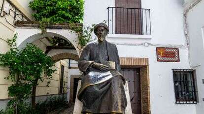 ביקש לשקם את האחידות והסמכות ההלכתית. פסל הרמב"ם בעיר הולדתו קורדובה | שאטרסטוק ביקש לשקם את האחידות והסמכות ההלכתית. פסל הרמב"ם בעיר הולדתו קורדובה | שאטרסטוק