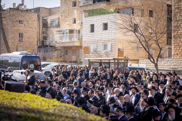קהל בהלווייתו של אורי לופליאנסקי בירושלים | חיים גולברג, פלאש 90 קהל בהלווייתו של אורי לופליאנסקי בירושלים | חיים גולברג, פלאש 90