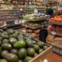 המחלקה לתוצרת חקלאית של חנות מכולת בניו יורק | יוקי איוואמורה/בלומברג