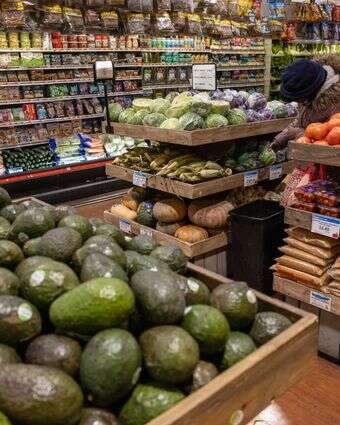 המחלקה לתוצרת חקלאית של חנות מכולת בניו יורק | יוקי איוואמורה/בלומברג