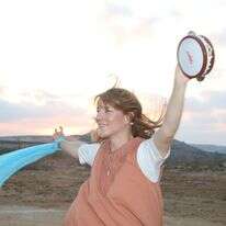 נשים משתתפות באירוע מחול שנועד לשחזר את טקס המחולות ב ט"ו באב ב שילה הקדומה | מרים צחי נשים משתתפות באירוע מחול שנועד לשחזר את טקס המחולות ב ט"ו באב ב שילה הקדומה | מרים צחי