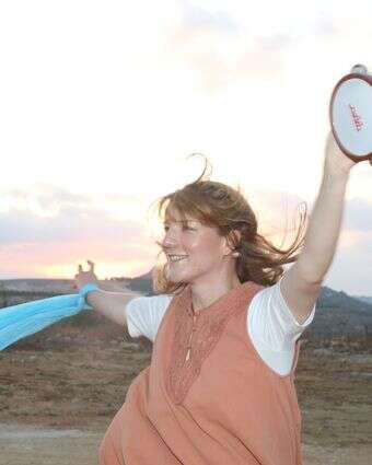 נשים משתתפות באירוע מחול שנועד לשחזר את טקס המחולות ב ט"ו באב ב שילה הקדומה | מרים צחי