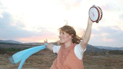 נשים משתתפות באירוע מחול שנועד לשחזר את טקס המחולות ב ט"ו באב ב שילה הקדומה | מרים צחי