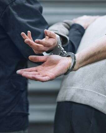 מעצר אילוסטרציה | שאטרסטוק מעצר אילוסטרציה | שאטרסטוק