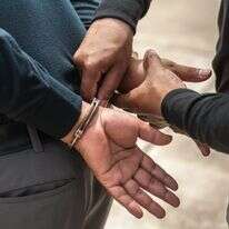 מעצר אילוסטרציה | שאטרסטוק מעצר אילוסטרציה | שאטרסטוק