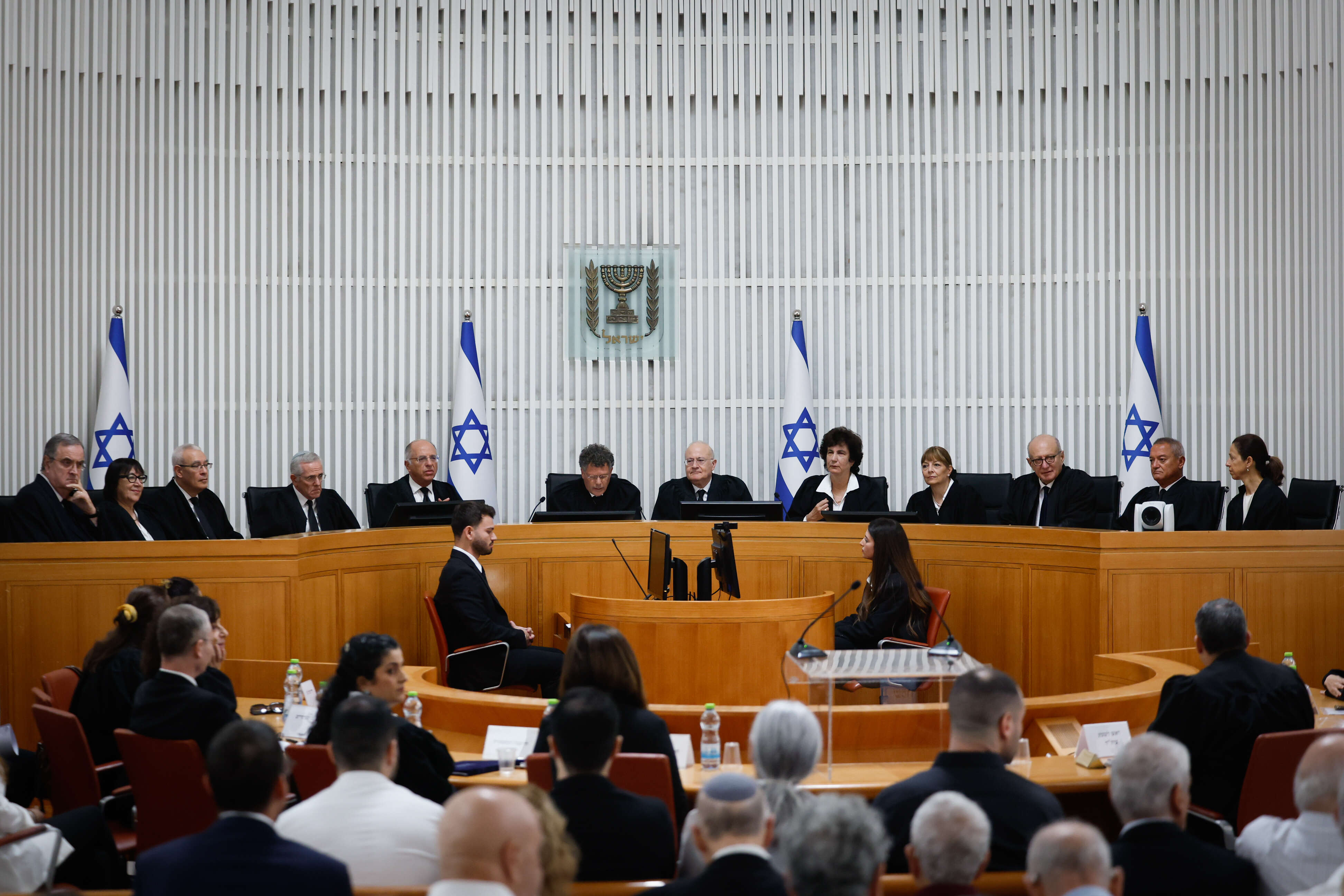 שידור חי: נציג הממשלה שאל את השופטים „אתם רוצים להחליף את הממשלה?”