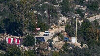 חיילי צבא לבנון וכוח או"ם סמוך לגבול אתמול, אחרי שממשלת לבנון הכריזה שהשלימה את פירוק חיזבאללה מנשקו בדרום המדינה | אייל מרגולין, ג'יני