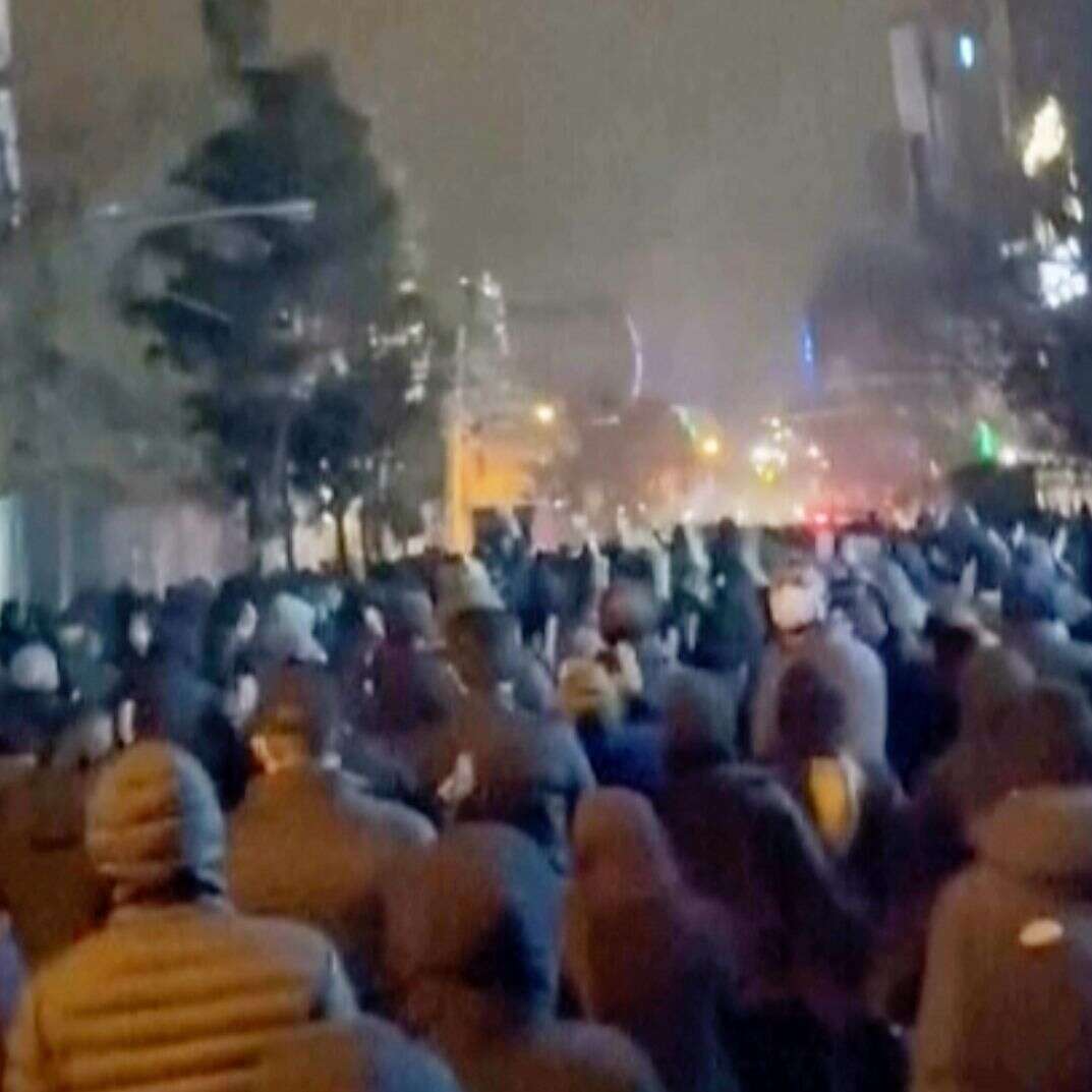 מפגינים ברחובות טהרן, אתמול | AP מפגינים ברחובות טהרן, אתמול | AP