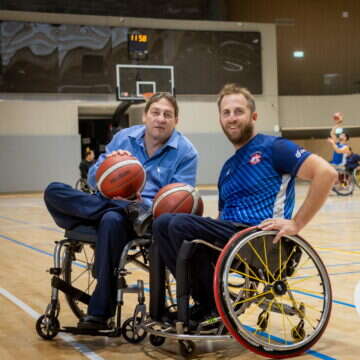 יצחק שוורץ (מימין) שנפצע במלחמת חרבות ברזל
ועידן קלימן יו"ר ארגון נכי צה"ל | אריק סולטן יצחק שוורץ (מימין) שנפצע במלחמת חרבות ברזל
ועידן קלימן יו"ר ארגון נכי צה"ל | אריק סולטן