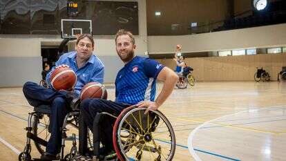 יצחק שוורץ (מימין) שנפצע במלחמת חרבות ברזל
ועידן קלימן יו"ר ארגון נכי צה"ל | אריק סולטן